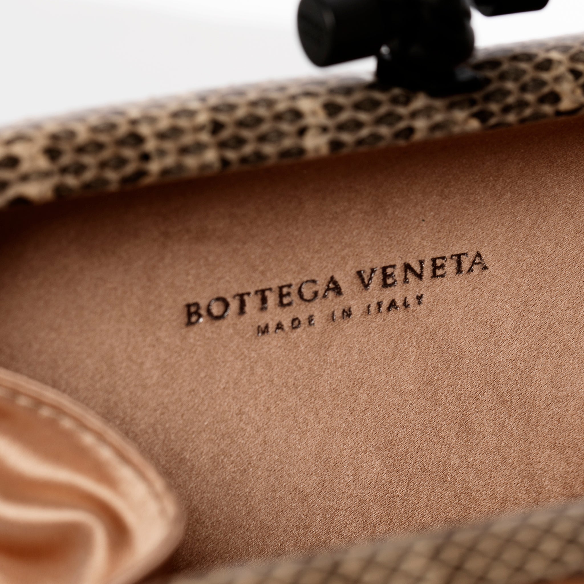 Bottega Veneta Intrecciato Knot Clutch In Dusty Pink