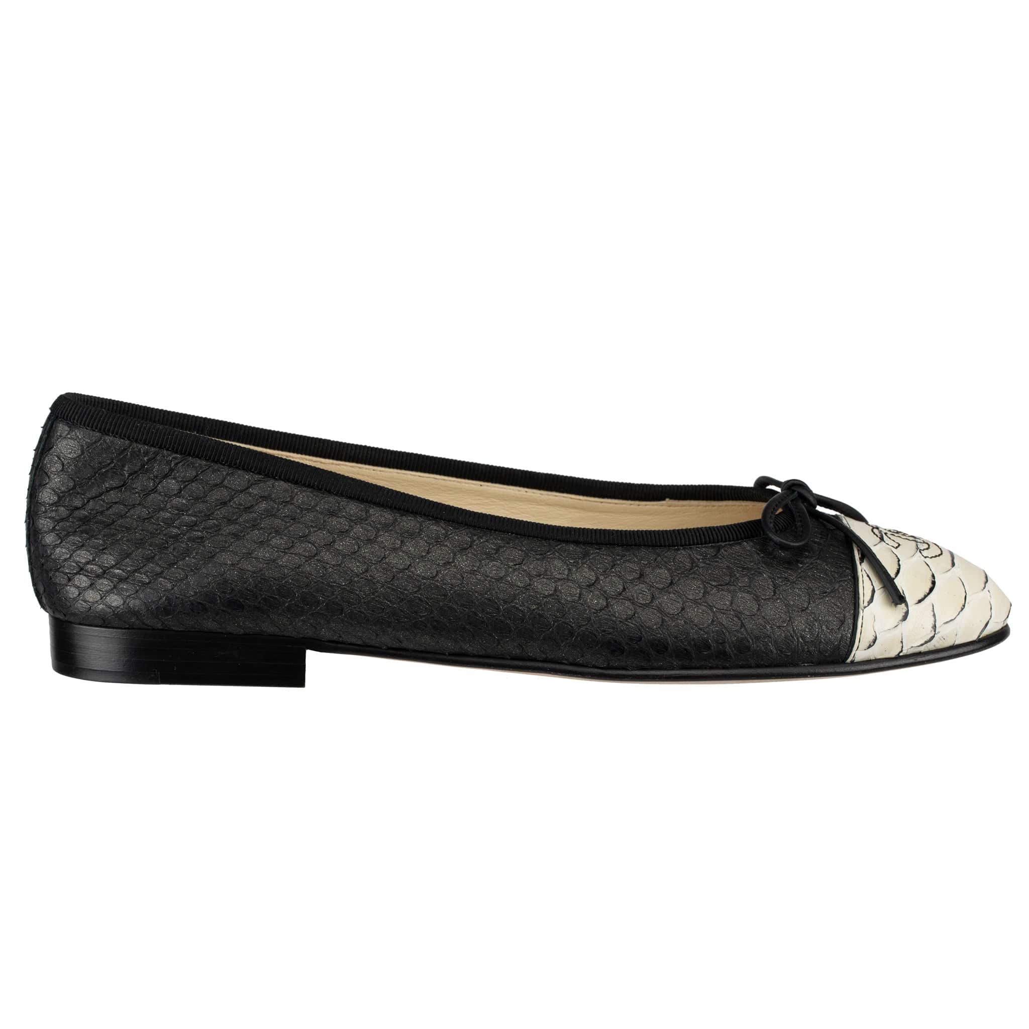 CHANEL BLACK & WHITE PYTHON CC BALLET FLATS 38 FR - On Repeat