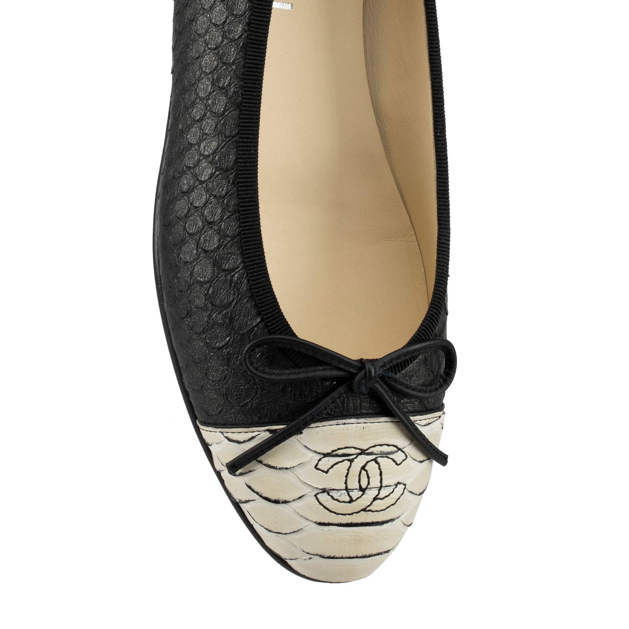 CHANEL BLACK & WHITE PYTHON CC BALLET FLATS 38 FR - On Repeat