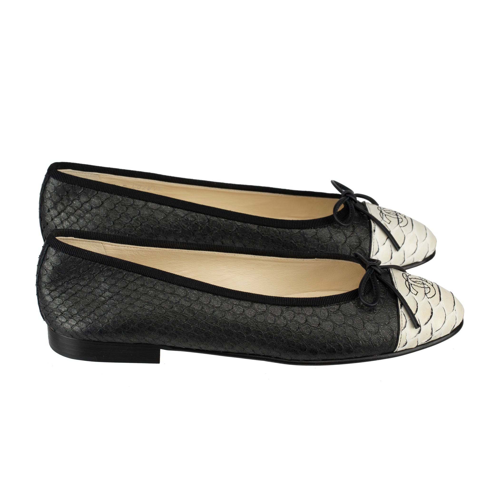 CHANEL BLACK & WHITE PYTHON CC BALLET FLATS 38 FR - On Repeat