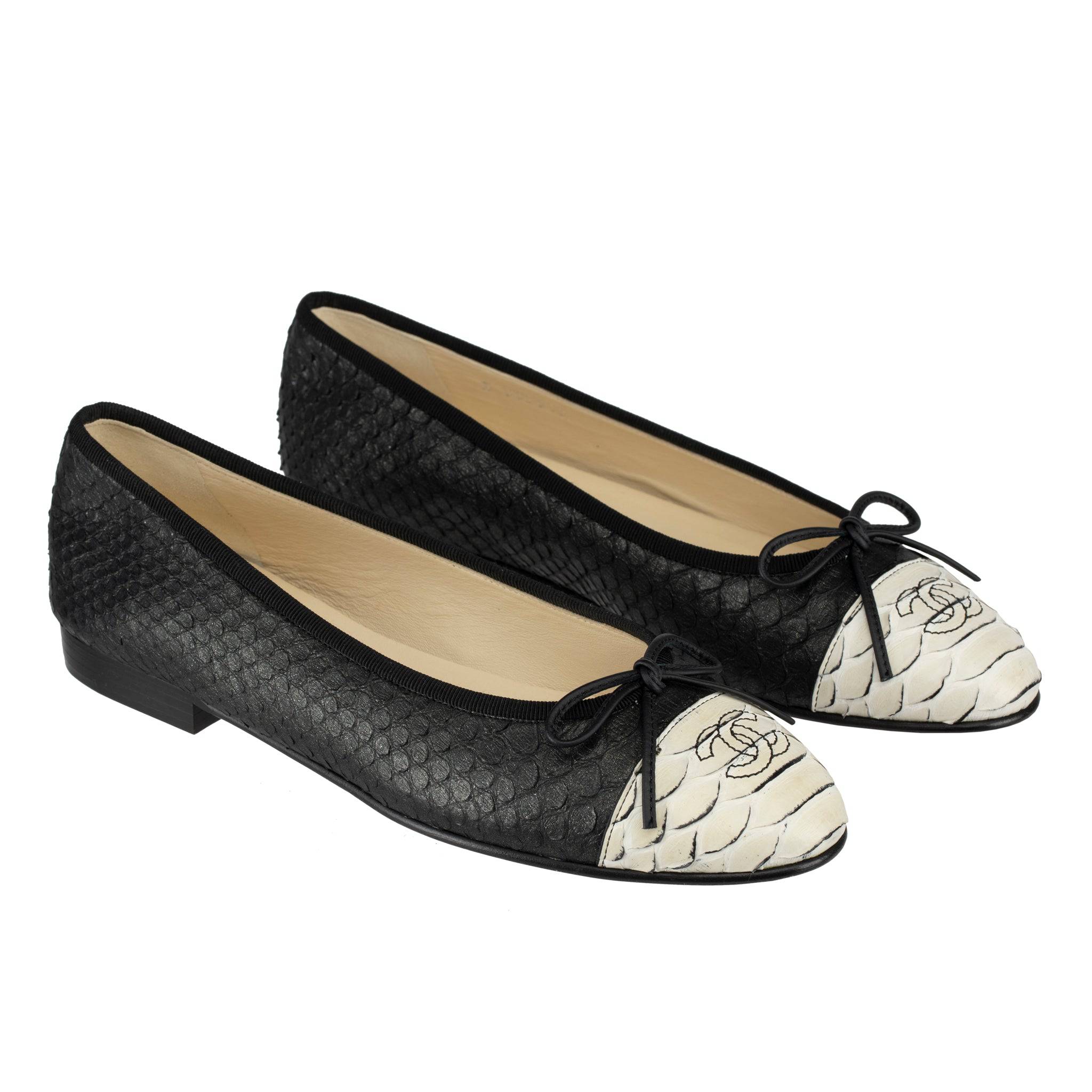 CHANEL BLACK & WHITE PYTHON CC BALLET FLATS 38 FR - On Repeat