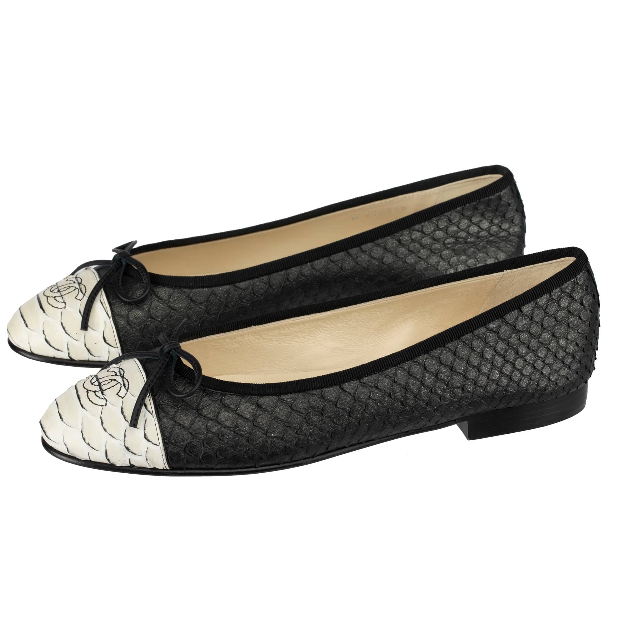 CHANEL BLACK & WHITE PYTHON CC BALLET FLATS 38 FR - On Repeat