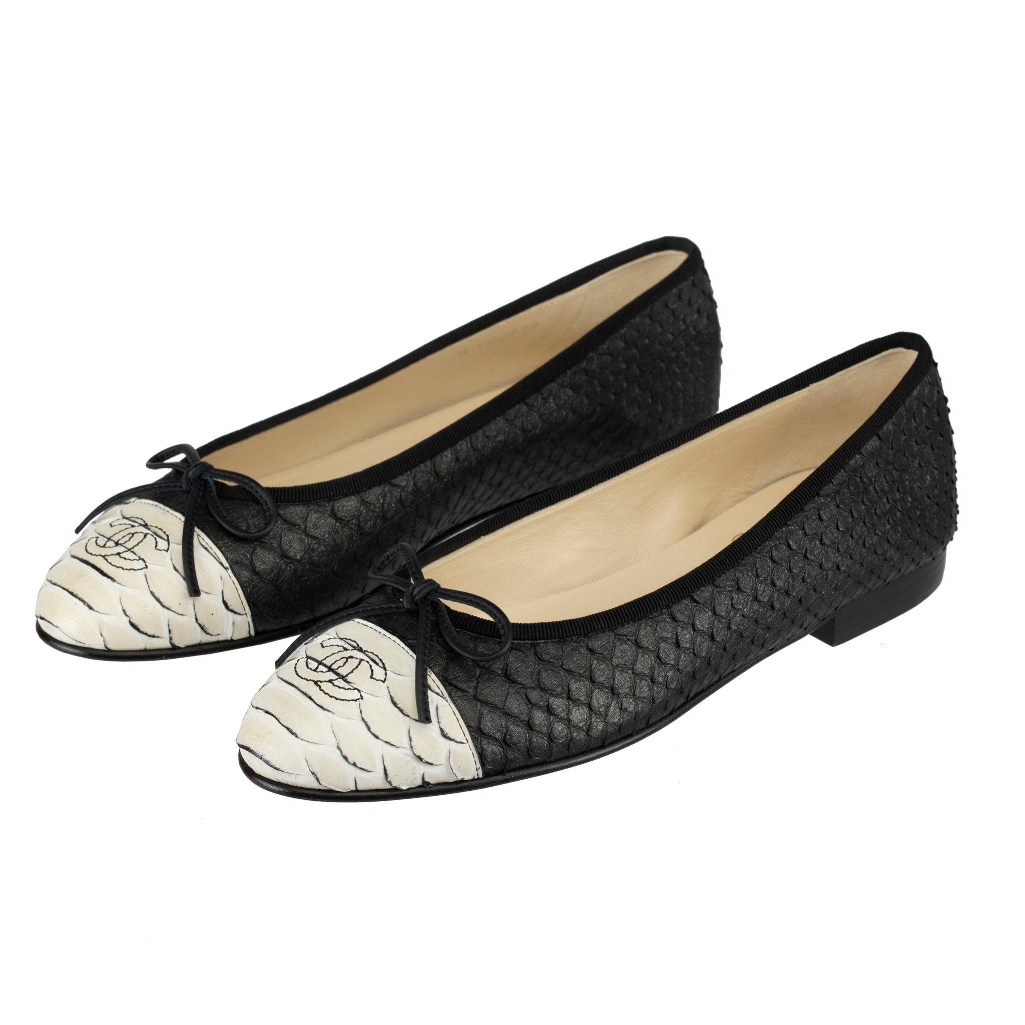 CHANEL BLACK & WHITE PYTHON CC BALLET FLATS 38 FR - On Repeat