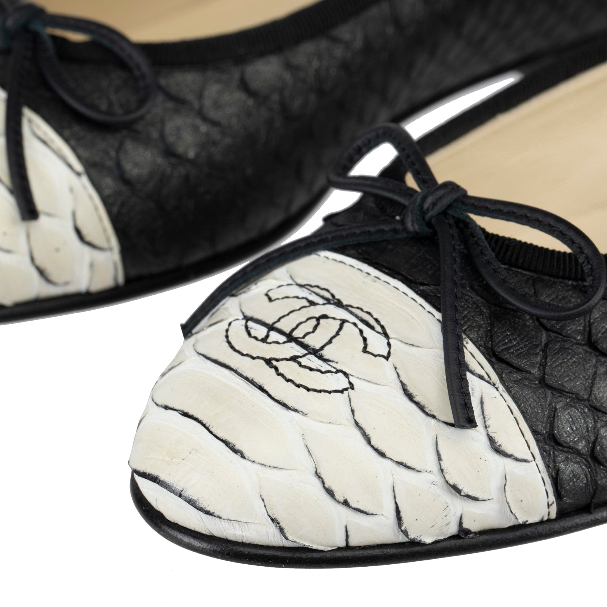 CHANEL BLACK & WHITE PYTHON CC BALLET FLATS 38 FR - On Repeat