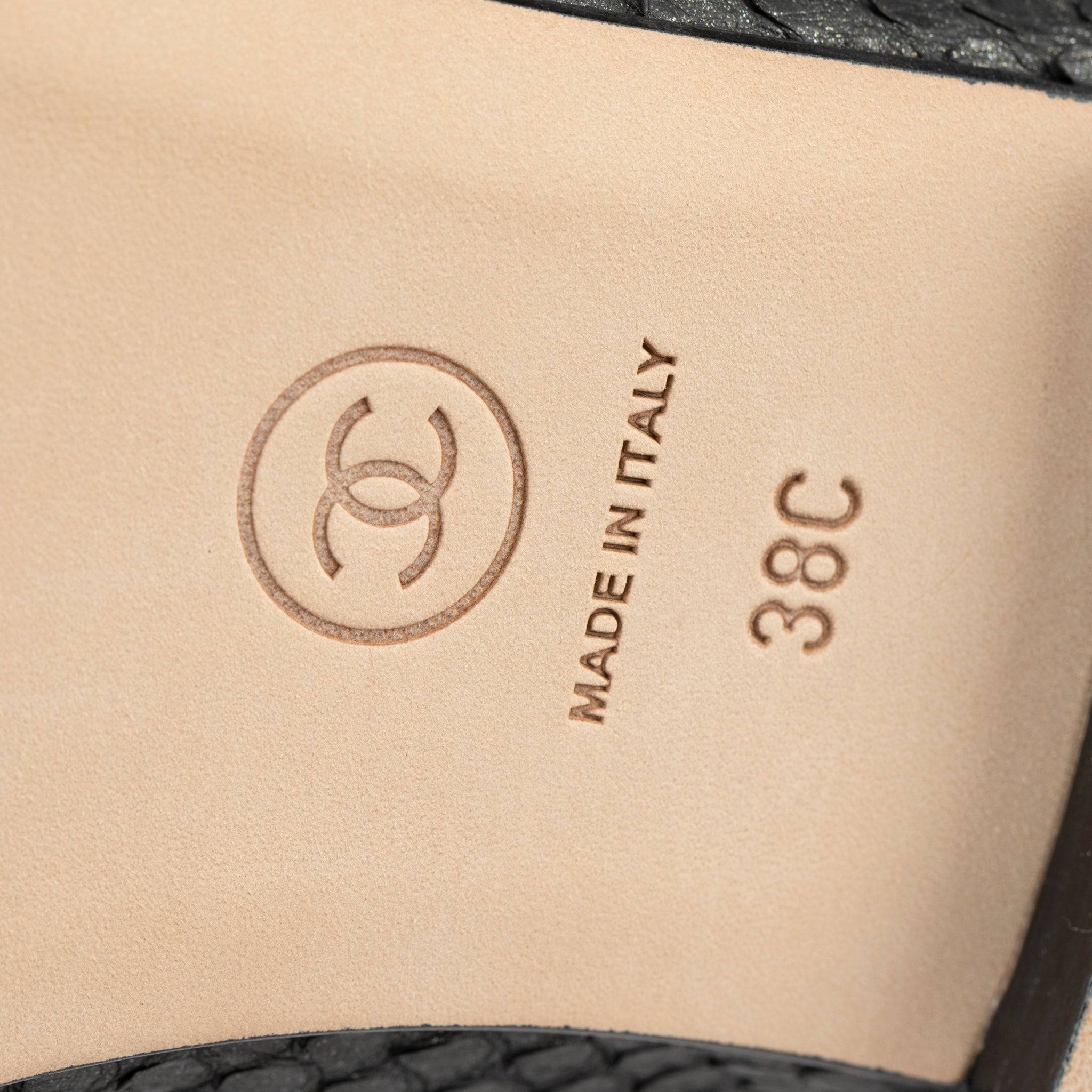 CHANEL BLACK & WHITE PYTHON CC BALLET FLATS 38 FR - On Repeat