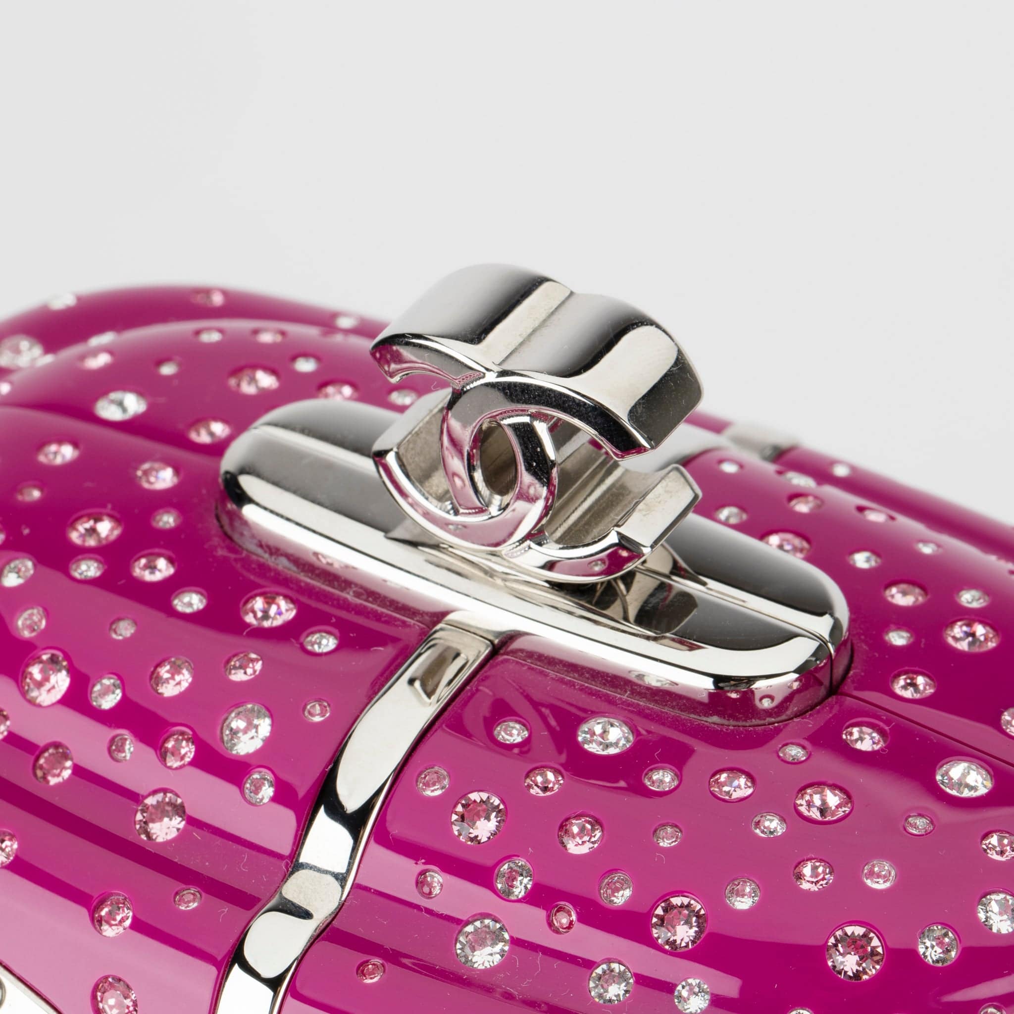 CHANEL MINAUDIÈRE LIMITED EDITION FUCHSIA SNOW GONDOLA SILVER-TONE HARDWARE - On Repeat