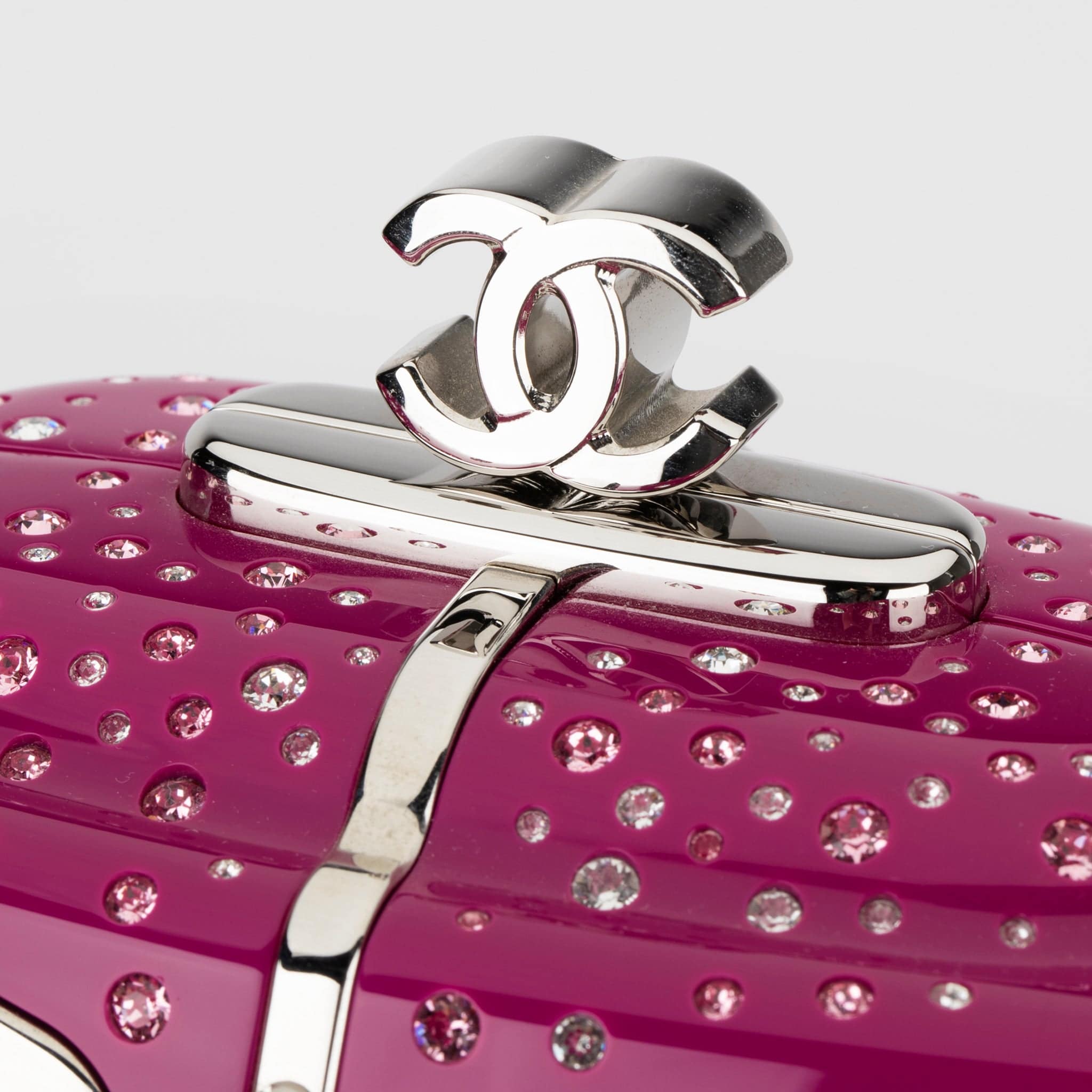 CHANEL MINAUDIÈRE LIMITED EDITION FUCHSIA SNOW GONDOLA SILVER-TONE HARDWARE - On Repeat