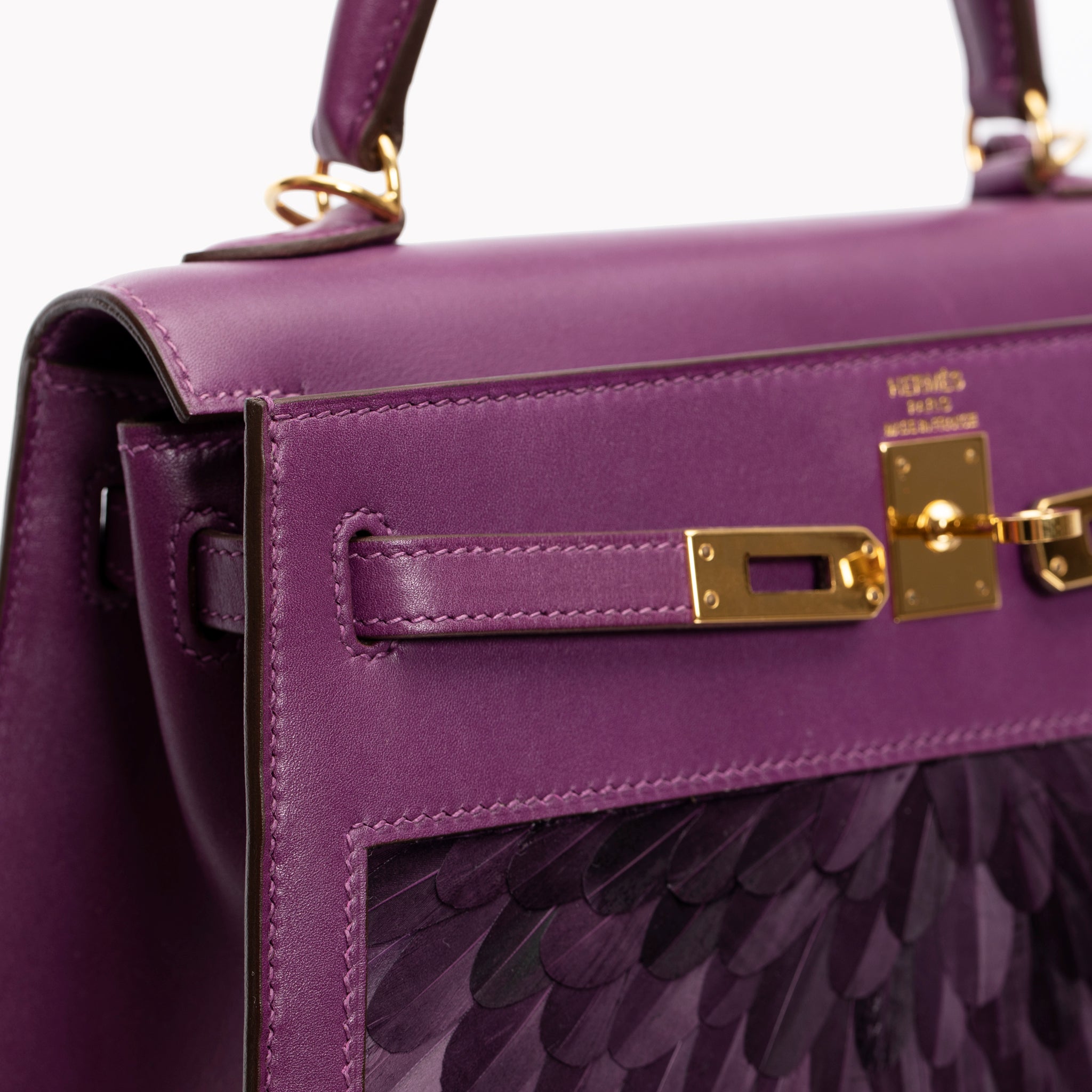 HERMES KELLY 25CM SELLIER VIOLET CUSTOM FEATHER TADELAKT LEATHER GOLD HARDWARE - On Repeat