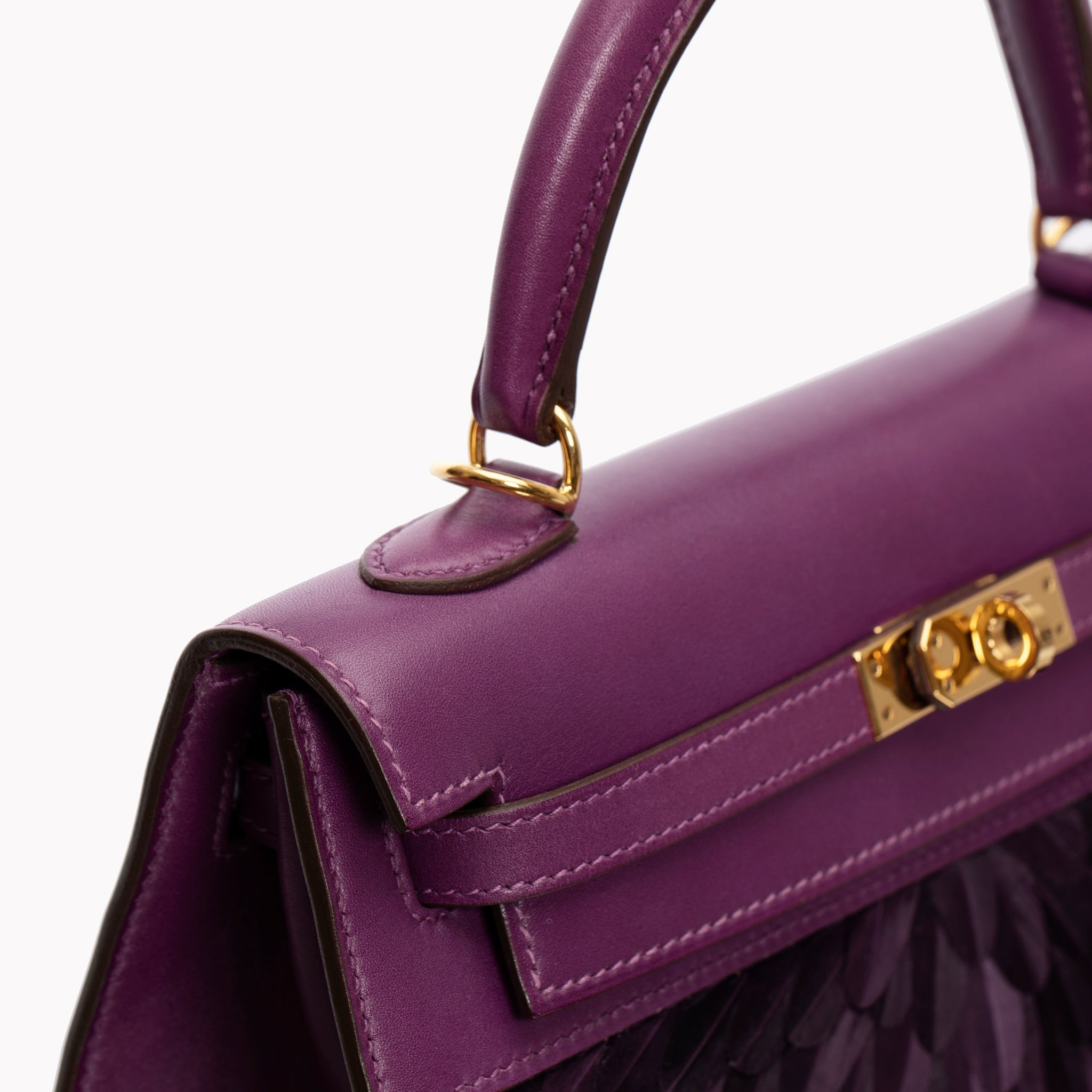 HERMES KELLY 25CM SELLIER VIOLET CUSTOM FEATHER TADELAKT LEATHER GOLD HARDWARE - On Repeat