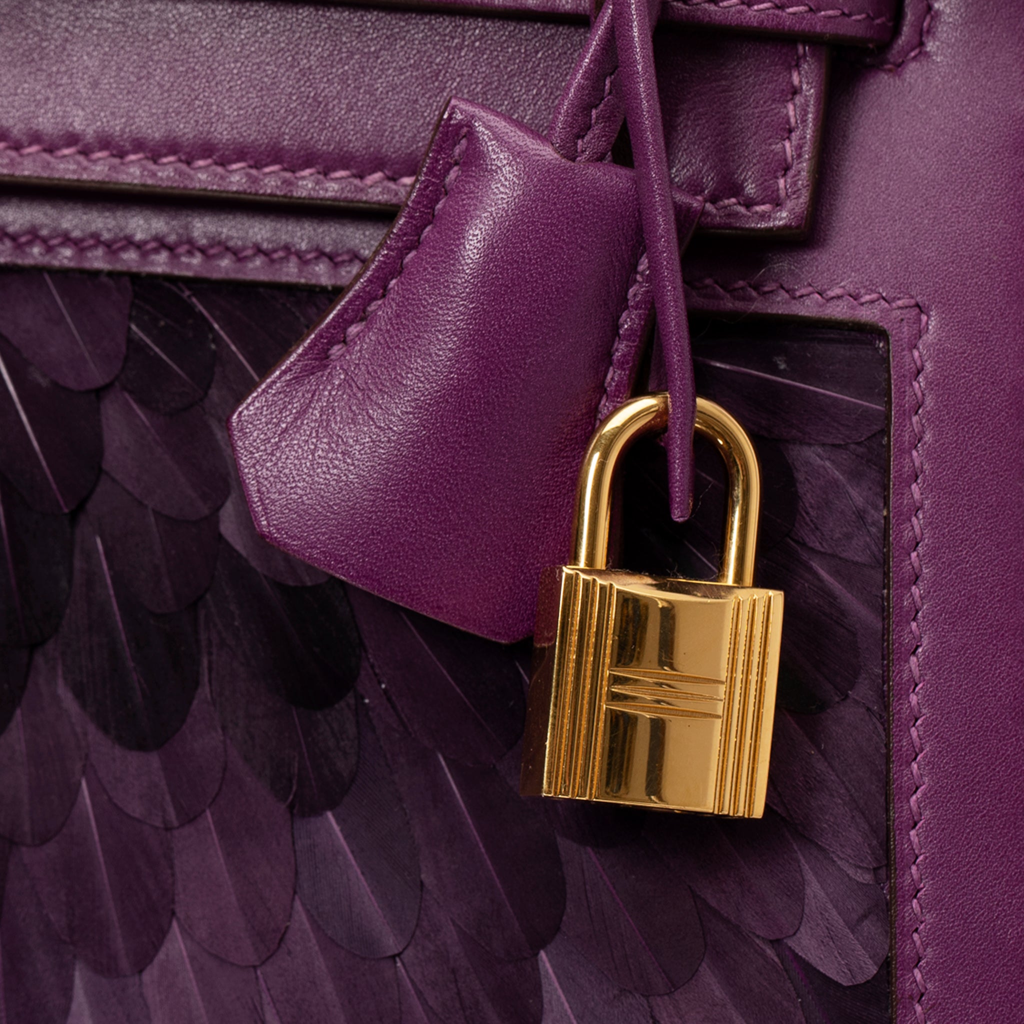 HERMES KELLY 25CM SELLIER VIOLET CUSTOM FEATHER TADELAKT LEATHER GOLD HARDWARE - On Repeat