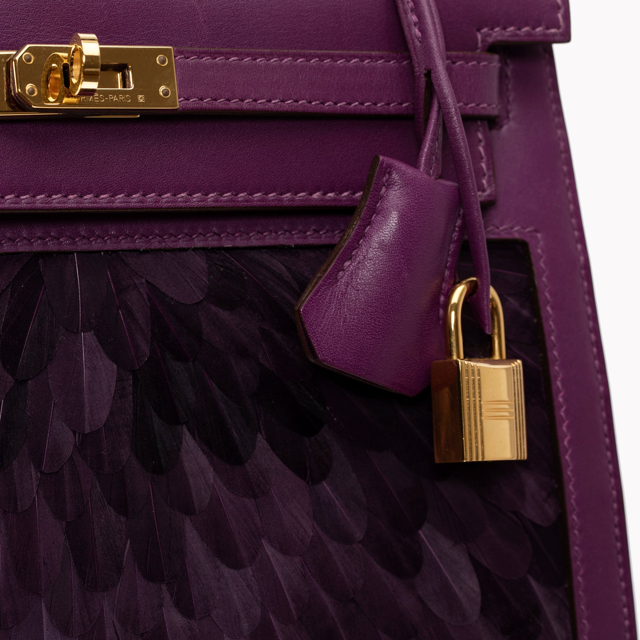 HERMES KELLY 25CM SELLIER VIOLET CUSTOM FEATHER TADELAKT LEATHER GOLD HARDWARE - On Repeat
