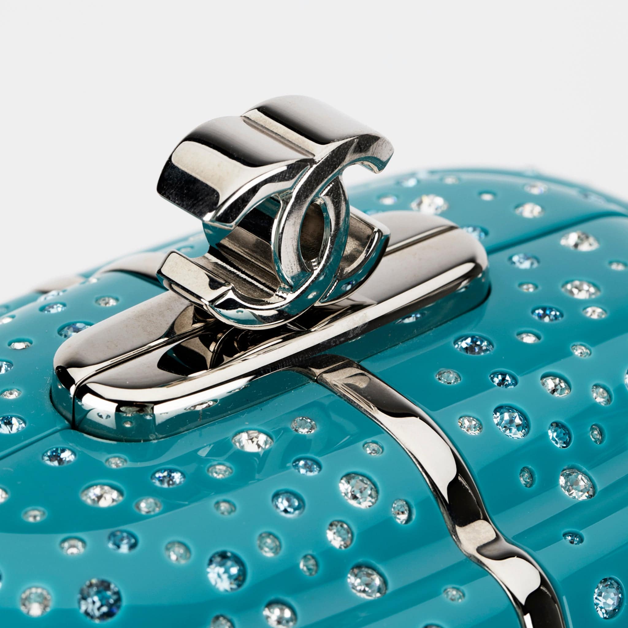 CHANEL MINAUDIÈRE LIMITED EDITION TURQUOISE SNOW GONDOLA SILVER-TONE HARDWARE - On Repeat