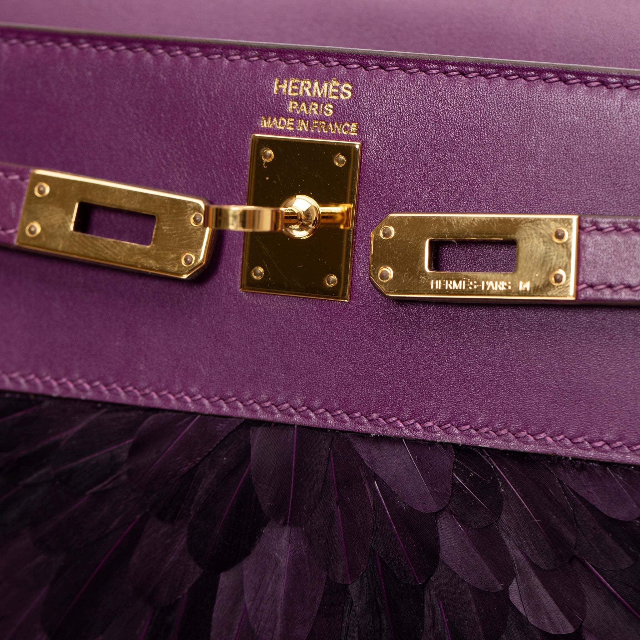 HERMES KELLY 25CM SELLIER VIOLET CUSTOM FEATHER TADELAKT LEATHER GOLD HARDWARE - On Repeat